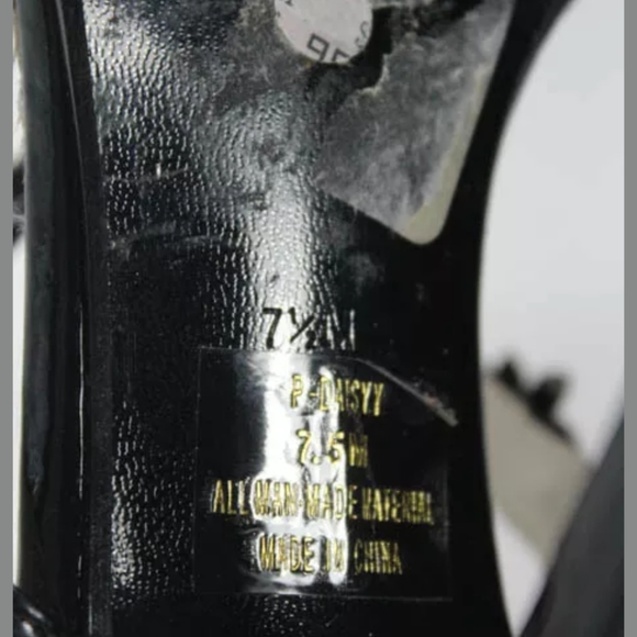 STEVE MADDEN BLACK WHITE PATENT FLOWER SANDALS 7.5 - Picture 5 of 5